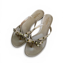Valentino Garavani Rockstud Flip Flops